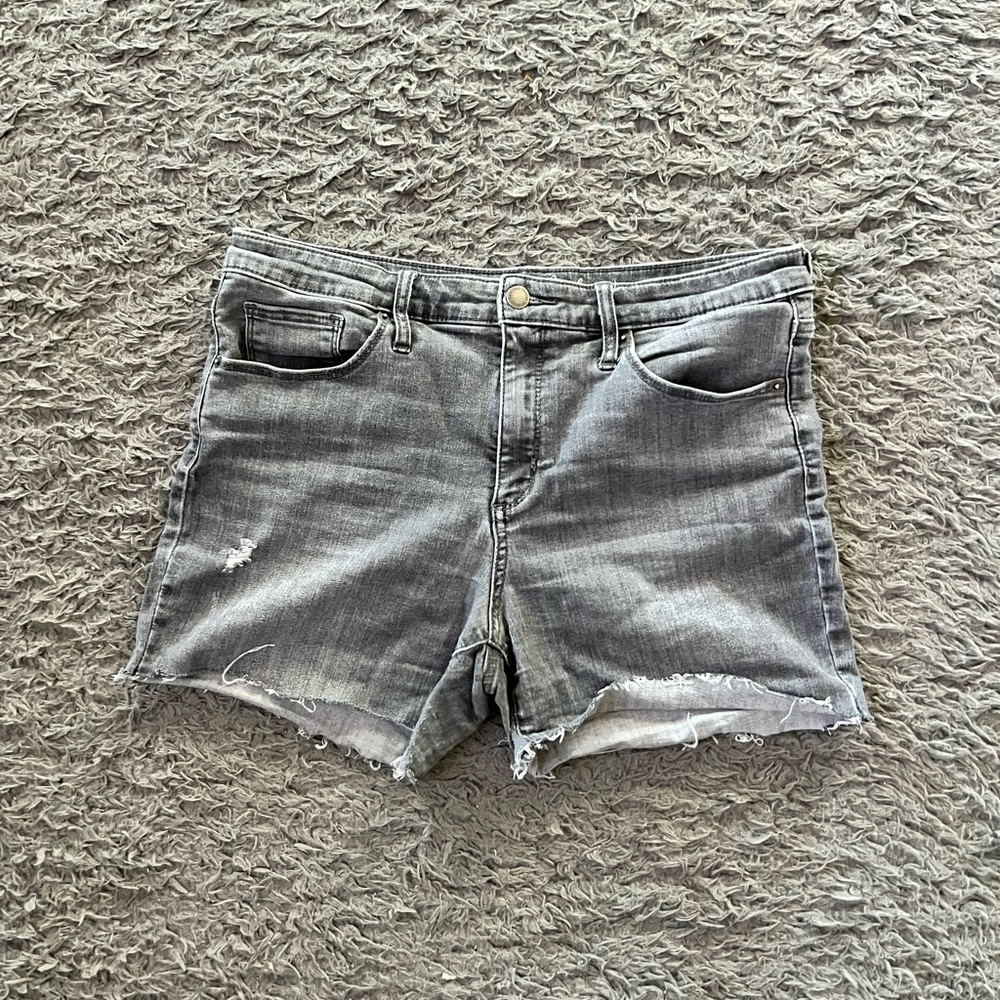 Universal threads shorts